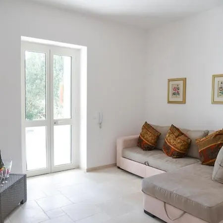 Giovanarolla With Pool Ostuni